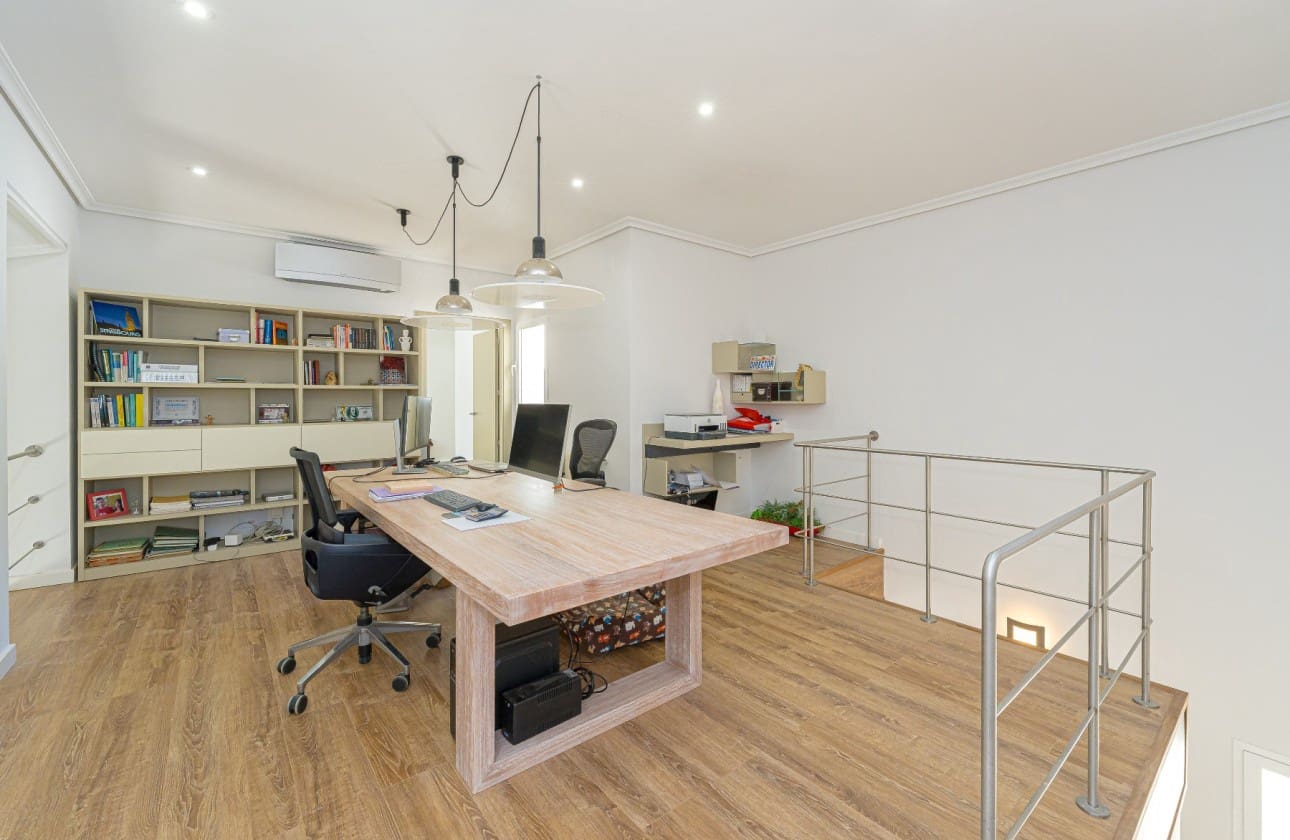 3 bedroom Villa for sale in Altea with pool - € 950,000 (Ref: 9570347)