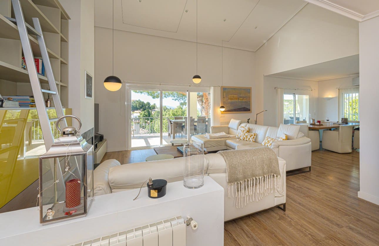 3 bedroom Villa for sale in Altea with pool - € 950,000 (Ref: 9570347)