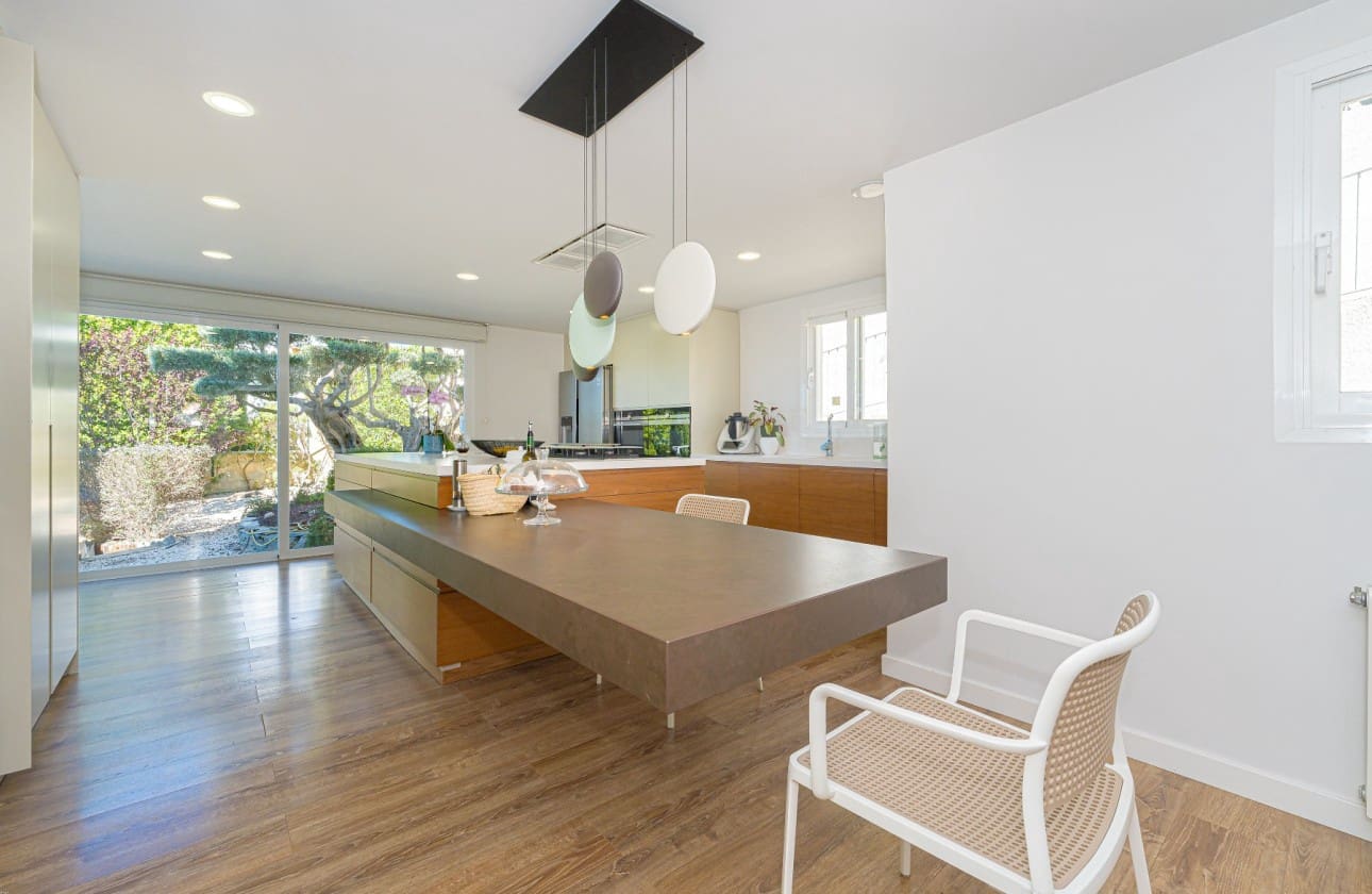 3 bedroom Villa for sale in Altea with pool - € 950,000 (Ref: 9570347)