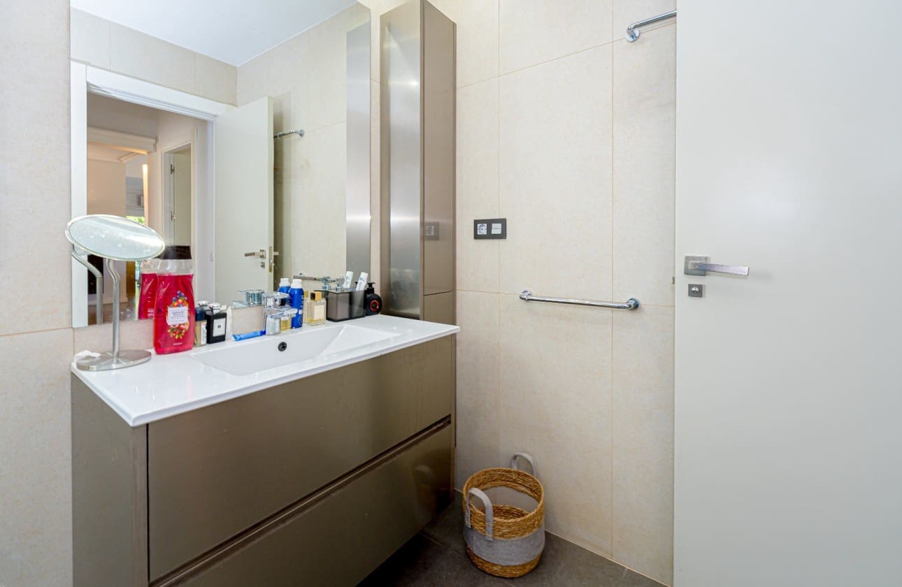 3 bedroom Villa for sale in Altea with pool - € 950,000 (Ref: 9570347)