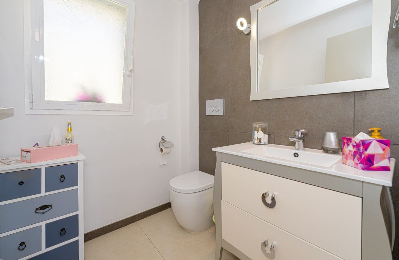 3 bedroom Villa for sale in Altea with pool - € 950,000 (Ref: 9570347)