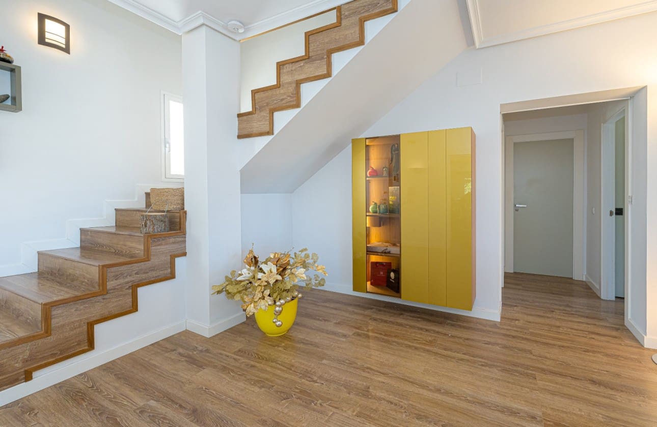 3 bedroom Villa for sale in Altea with pool - € 950,000 (Ref: 9570347)