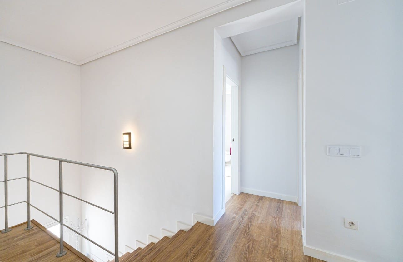 3 bedroom Villa for sale in Altea with pool - € 950,000 (Ref: 9570347)