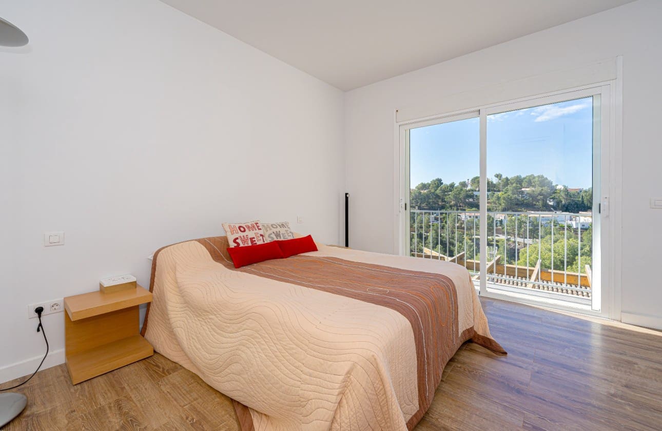 3 bedroom Villa for sale in Altea with pool - € 950,000 (Ref: 9570347)