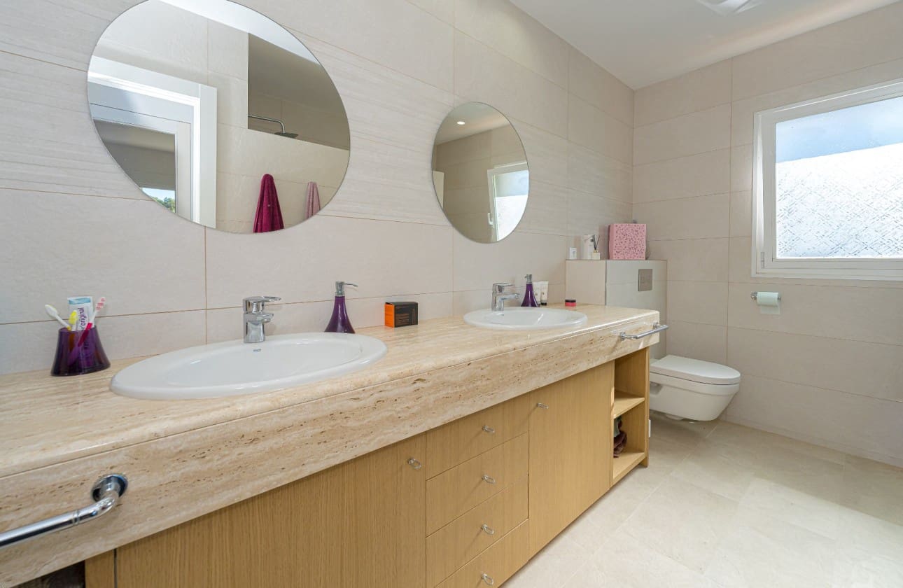 3 bedroom Villa for sale in Altea with pool - € 950,000 (Ref: 9570347)