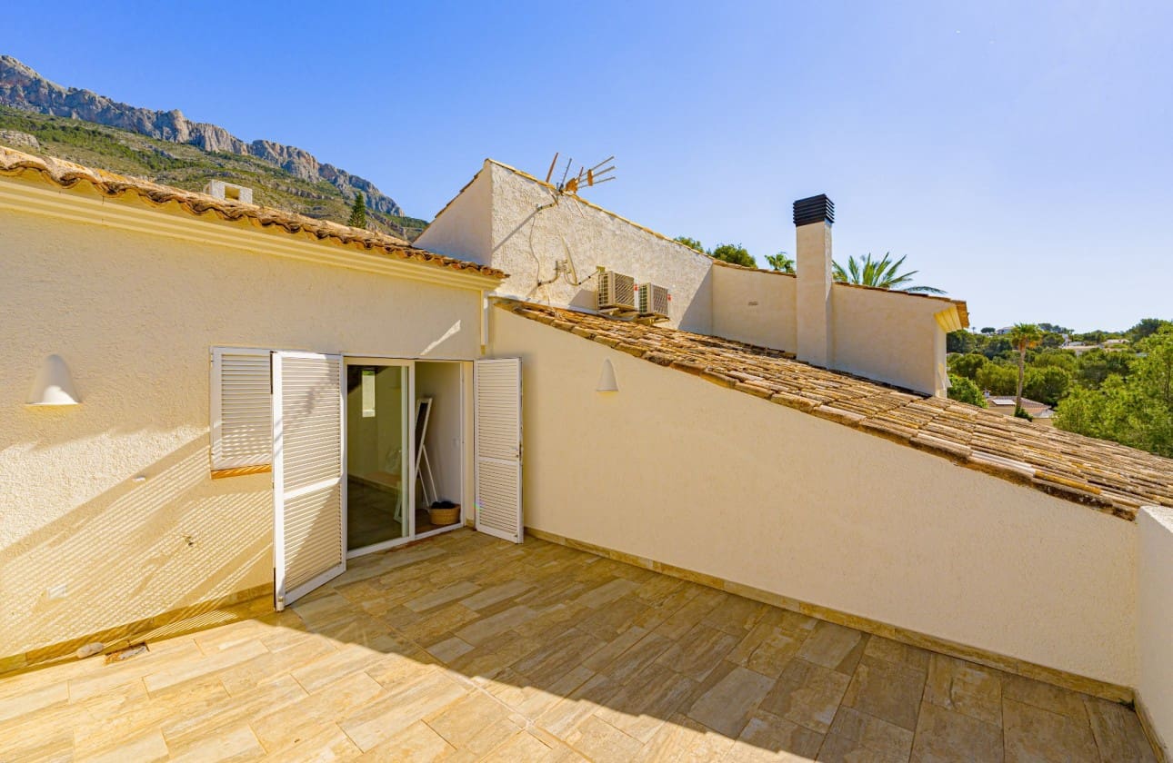 3 bedroom Villa for sale in Altea with pool - € 950,000 (Ref: 9570347)