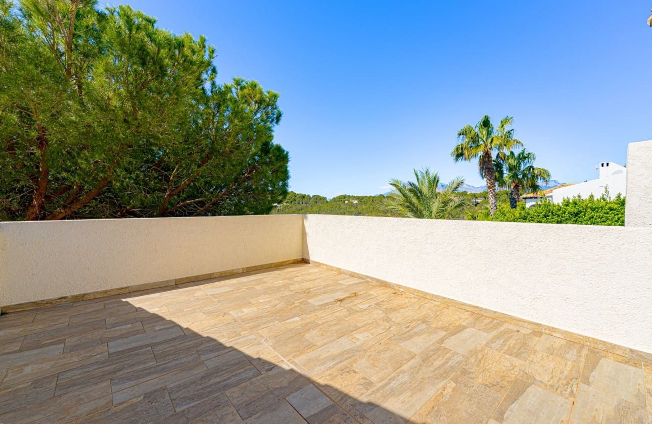 3 bedroom Villa for sale in Altea with pool - € 950,000 (Ref: 9570347)