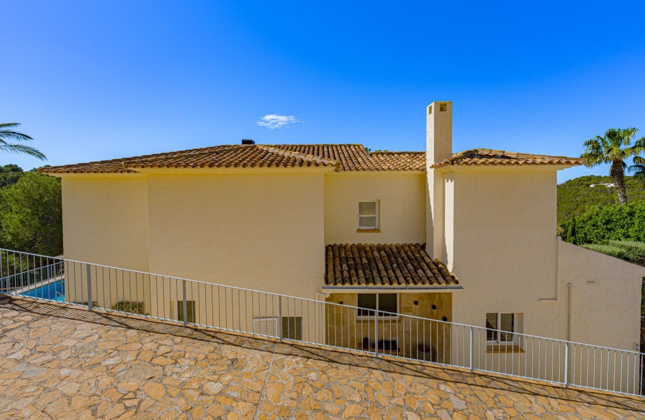 3 bedroom Villa for sale in Altea with pool - € 950,000 (Ref: 9570347)