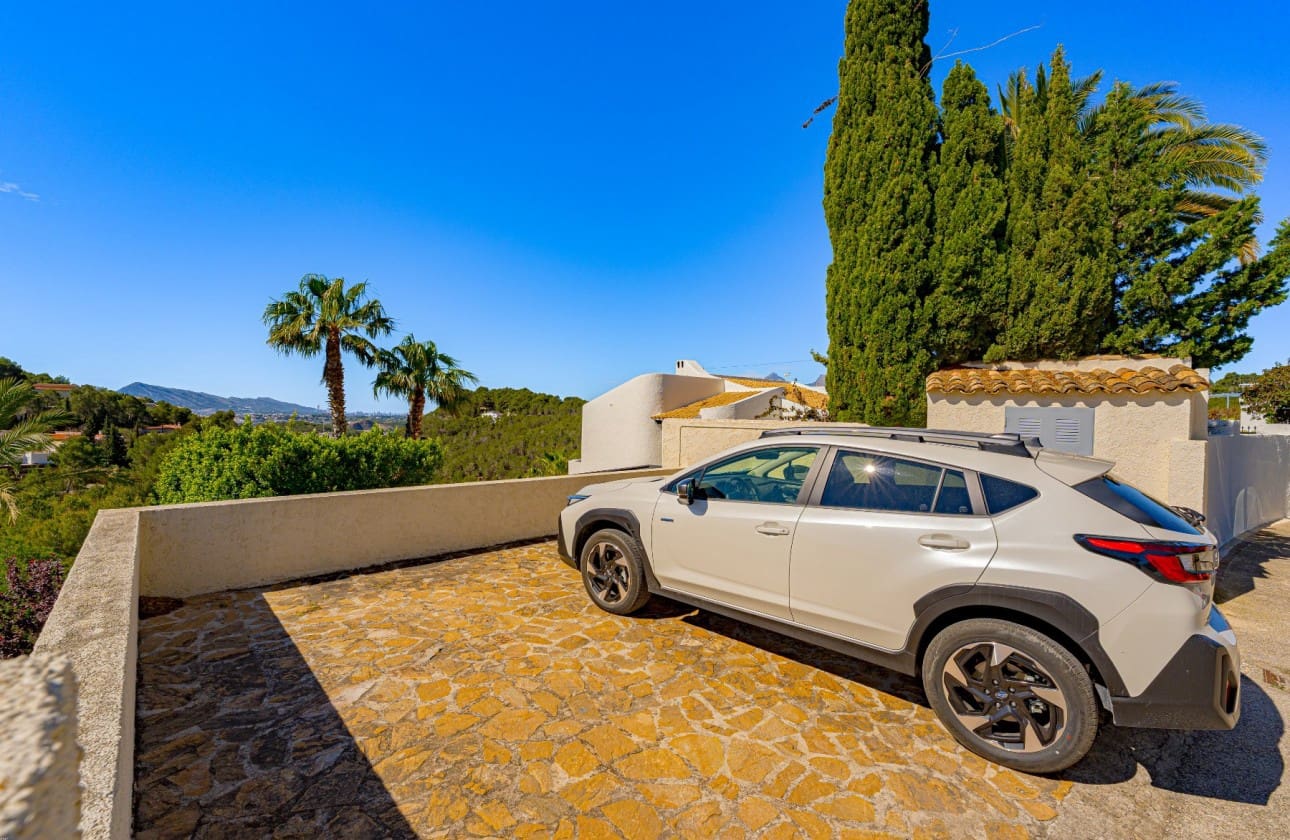 3 bedroom Villa for sale in Altea with pool - € 950,000 (Ref: 9570347)