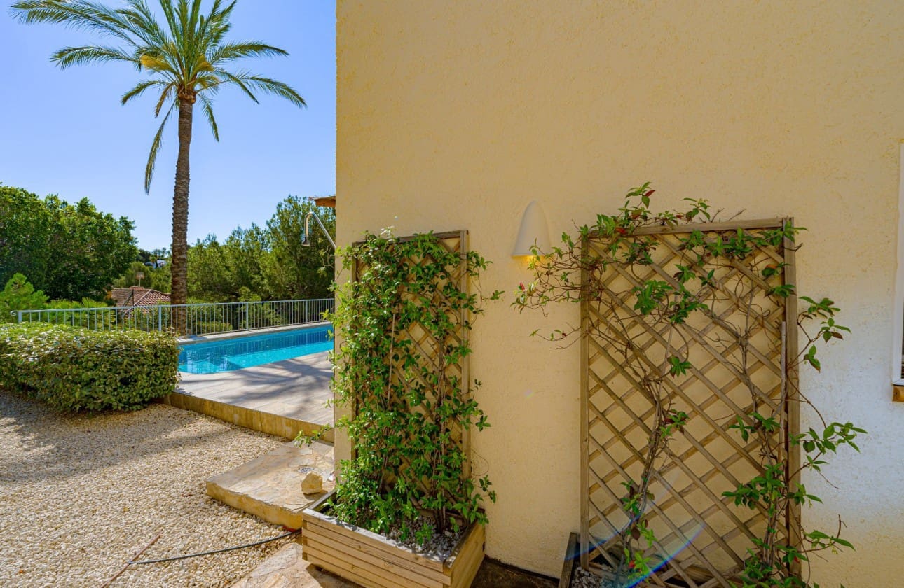 3 bedroom Villa for sale in Altea with pool - € 950,000 (Ref: 9570347)