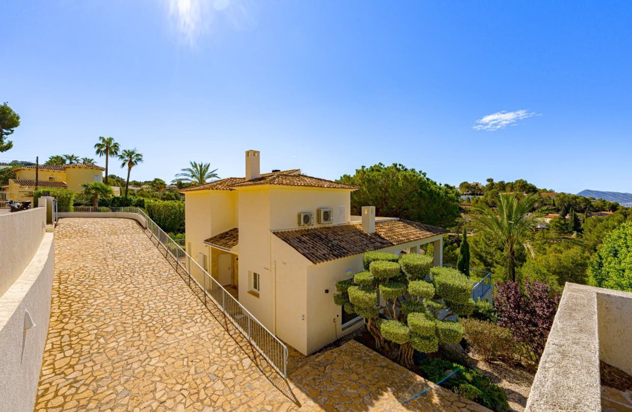 3 bedroom Villa for sale in Altea with pool - € 950,000 (Ref: 9570347)