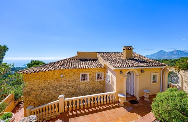 Chalet de 4 habitaciones en Altea en venta con piscina garaje - 920.000 € (Ref: 9682248)