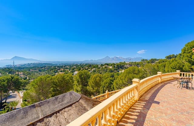 Chalet de 4 habitaciones en Altea en venta con piscina garaje - 920.000 € (Ref: 9682248)