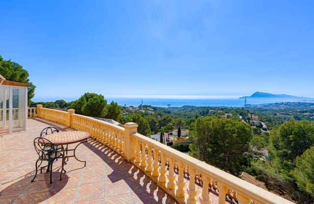 Chalet de 4 habitaciones en Altea en venta con piscina garaje - 920.000 € (Ref: 9682248)