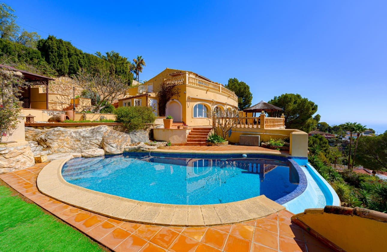 Chalet de 4 habitaciones en Altea en venta con piscina garaje - 920.000 € (Ref: 9682248)