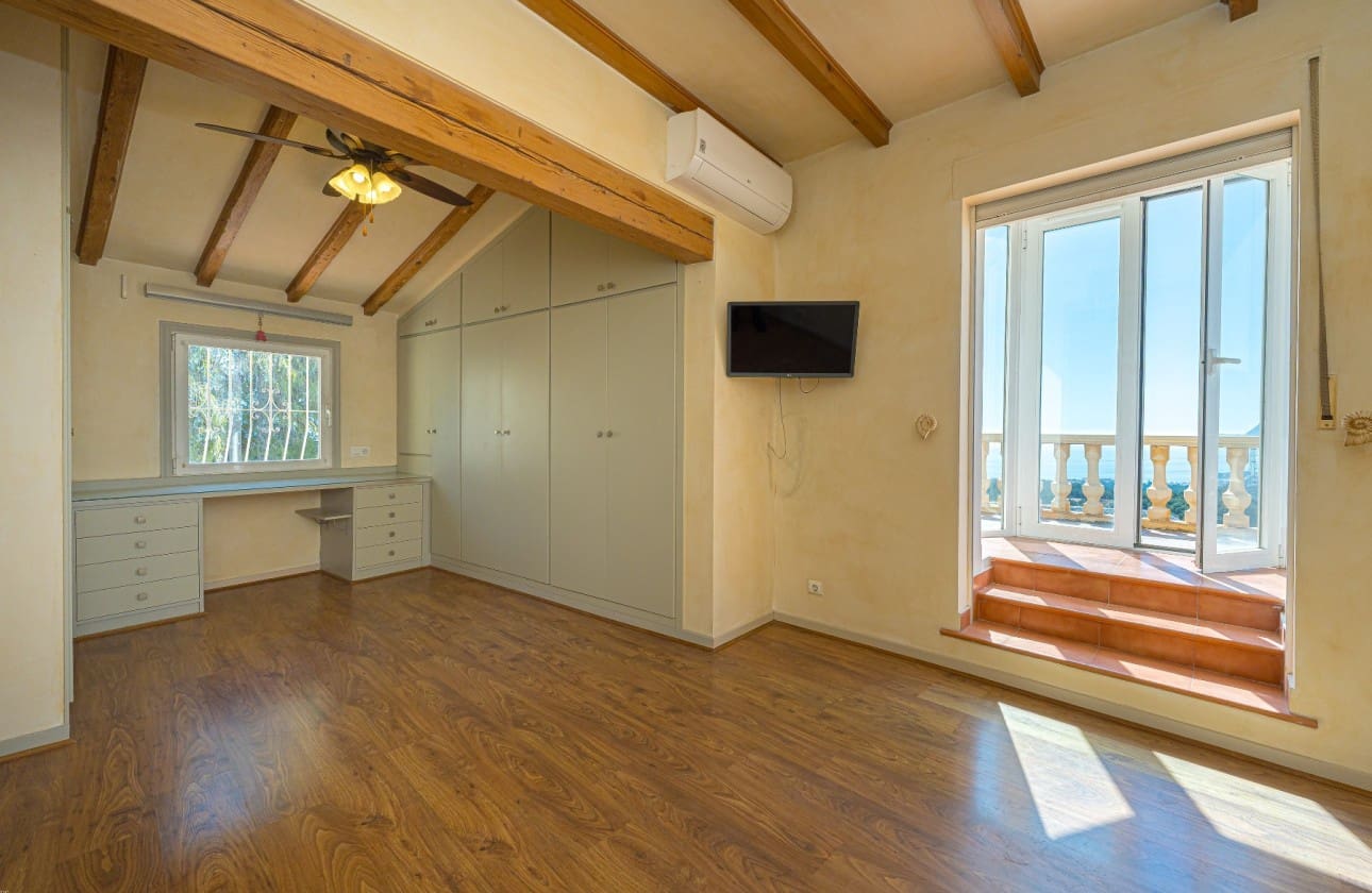 Chalet de 4 habitaciones en Altea en venta con piscina garaje - 920.000 € (Ref: 9714356)