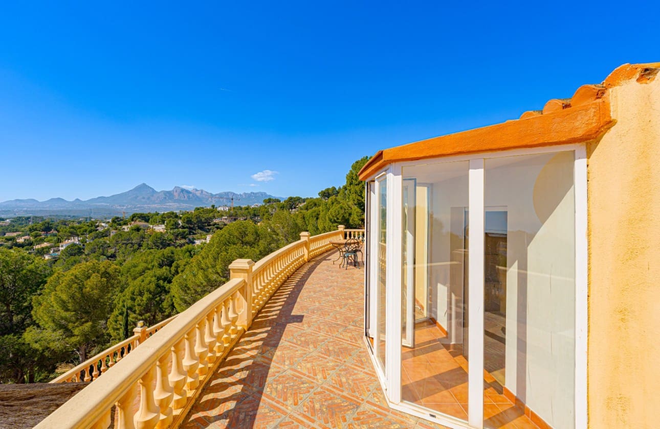 Chalet de 4 habitaciones en Altea en venta con piscina garaje - 920.000 € (Ref: 9714356)