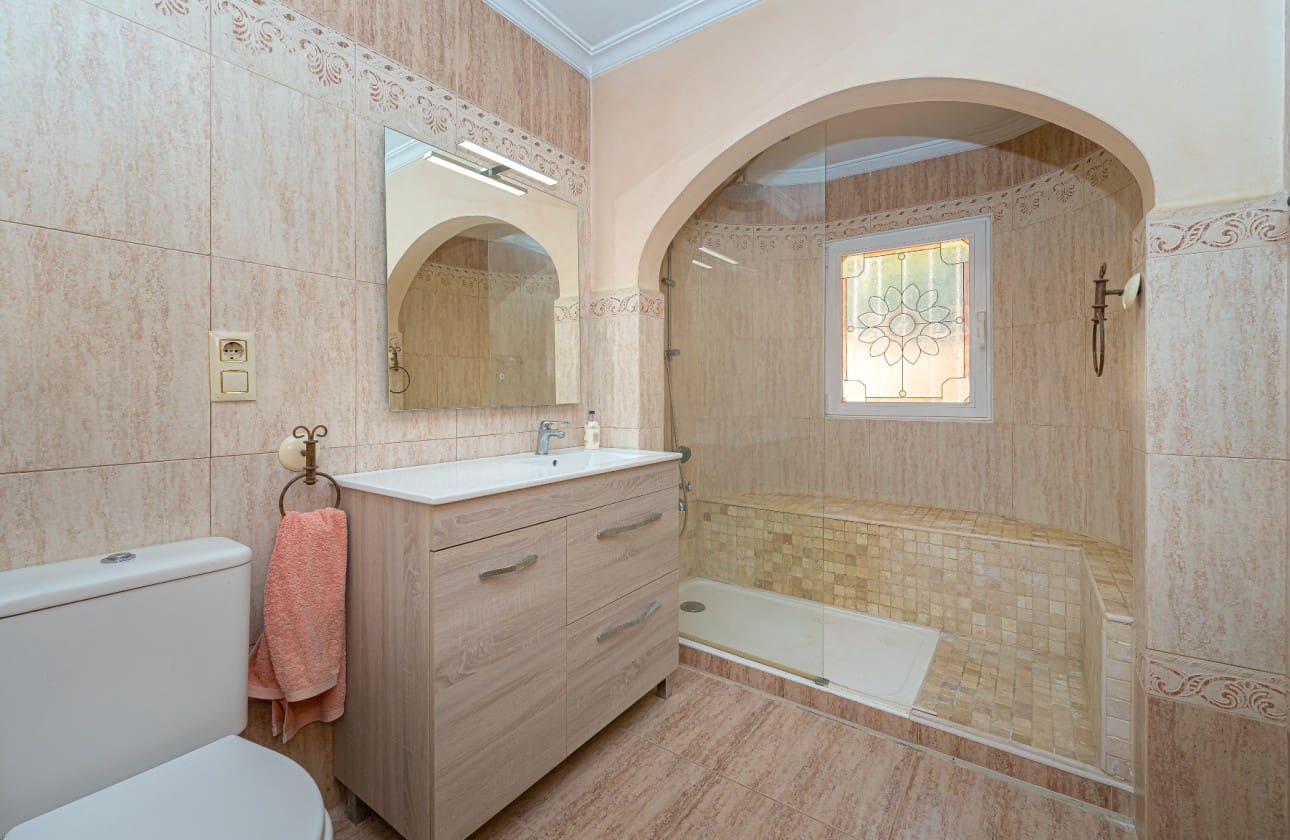 Chalet de 4 habitaciones en Altea en venta con piscina garaje - 920.000 € (Ref: 9714356)