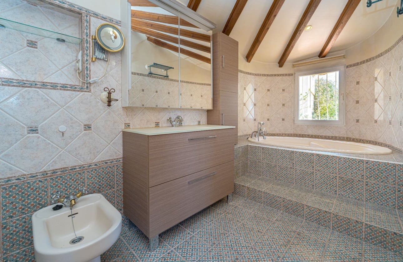 Chalet de 4 habitaciones en Altea en venta con piscina garaje - 920.000 € (Ref: 9714356)