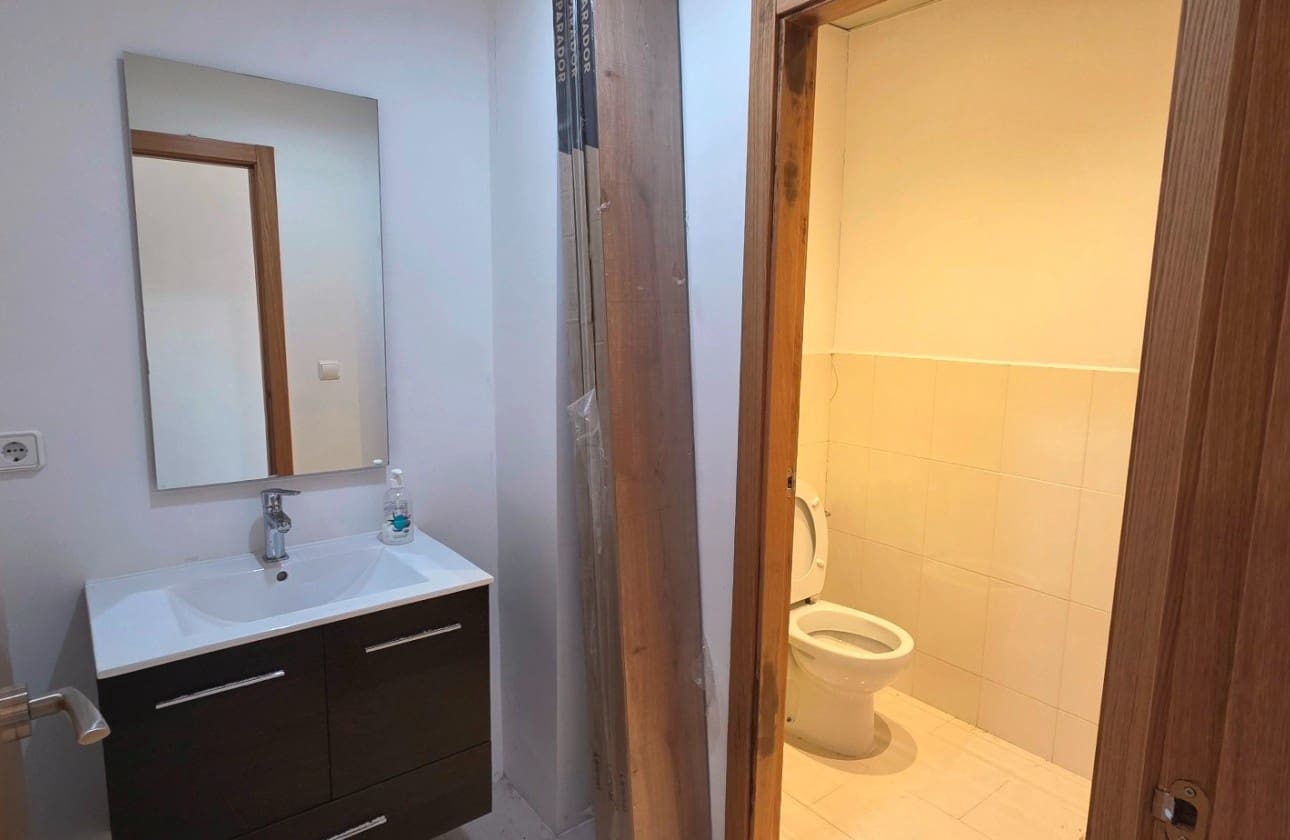 Commercial for sale in Altea - € 68,000 (Ref: 9720976)