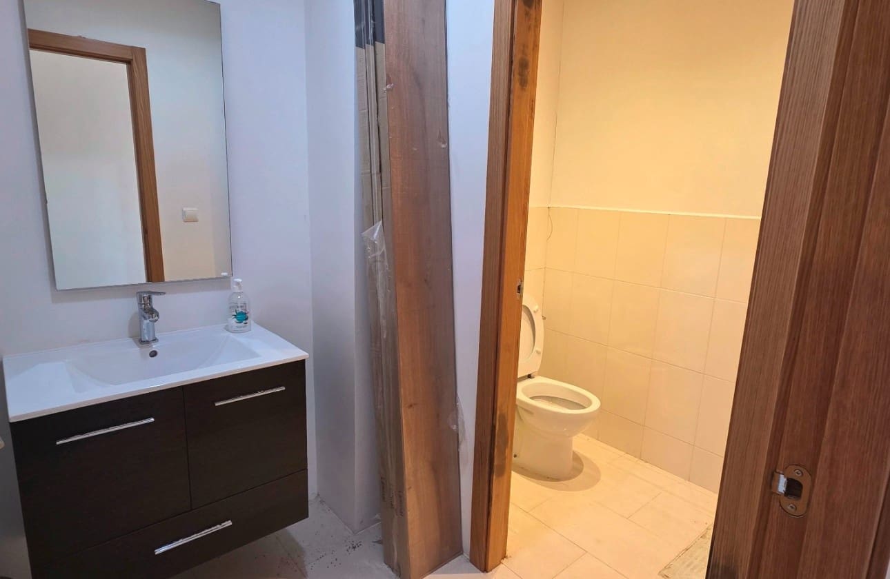 Commercial for sale in Altea - € 68,000 (Ref: 9720976)