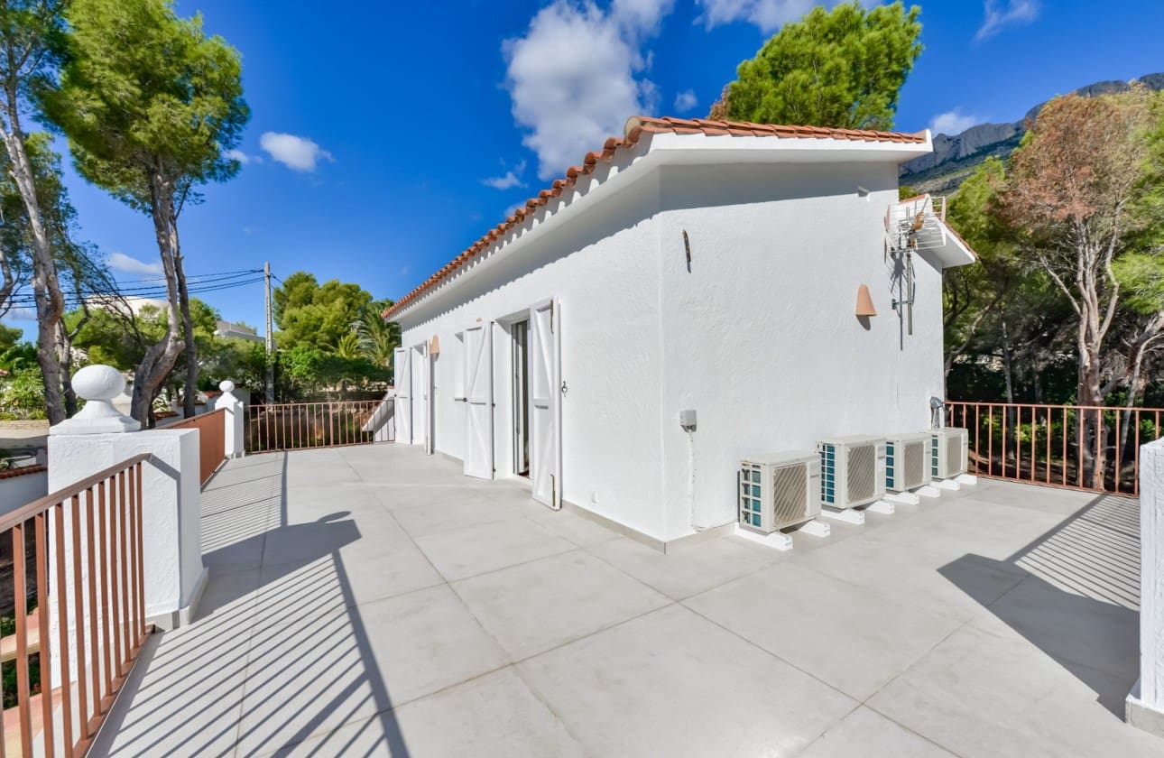 3 soveværelse Villa til salg i Altea med swimmingpool - € 695.000 (Ref: 9796582)