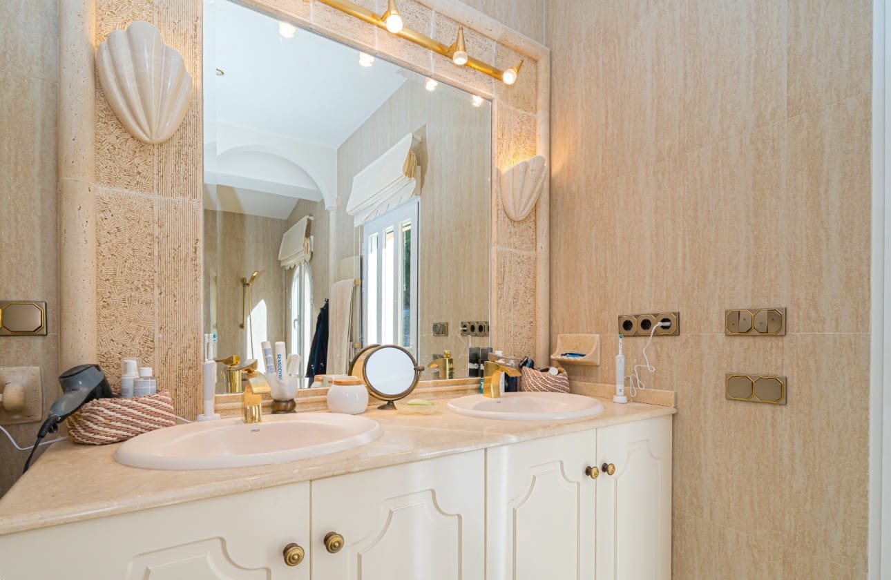 5 soveværelse Villa til salg i Altea med swimmingpool garage - € 1.375.000 (Ref: 9796583)