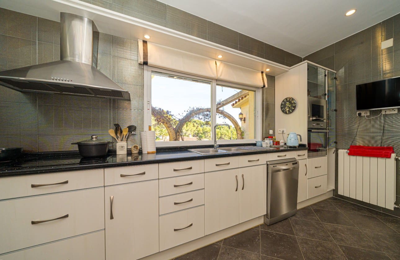 5 soveværelse Villa til salg i Altea med swimmingpool garage - € 1.375.000 (Ref: 9796583)