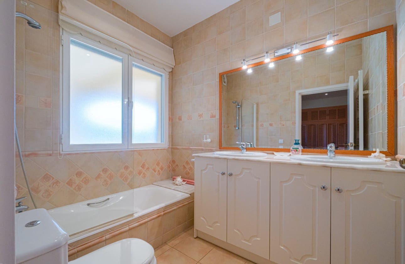 5 soveværelse Villa til salg i Altea med swimmingpool garage - € 1.375.000 (Ref: 9796583)