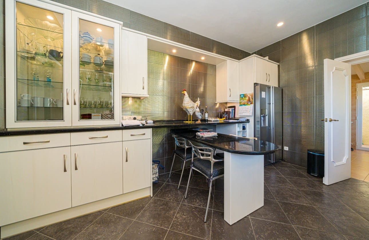 5 soveværelse Villa til salg i Altea med swimmingpool garage - € 1.375.000 (Ref: 9796583)