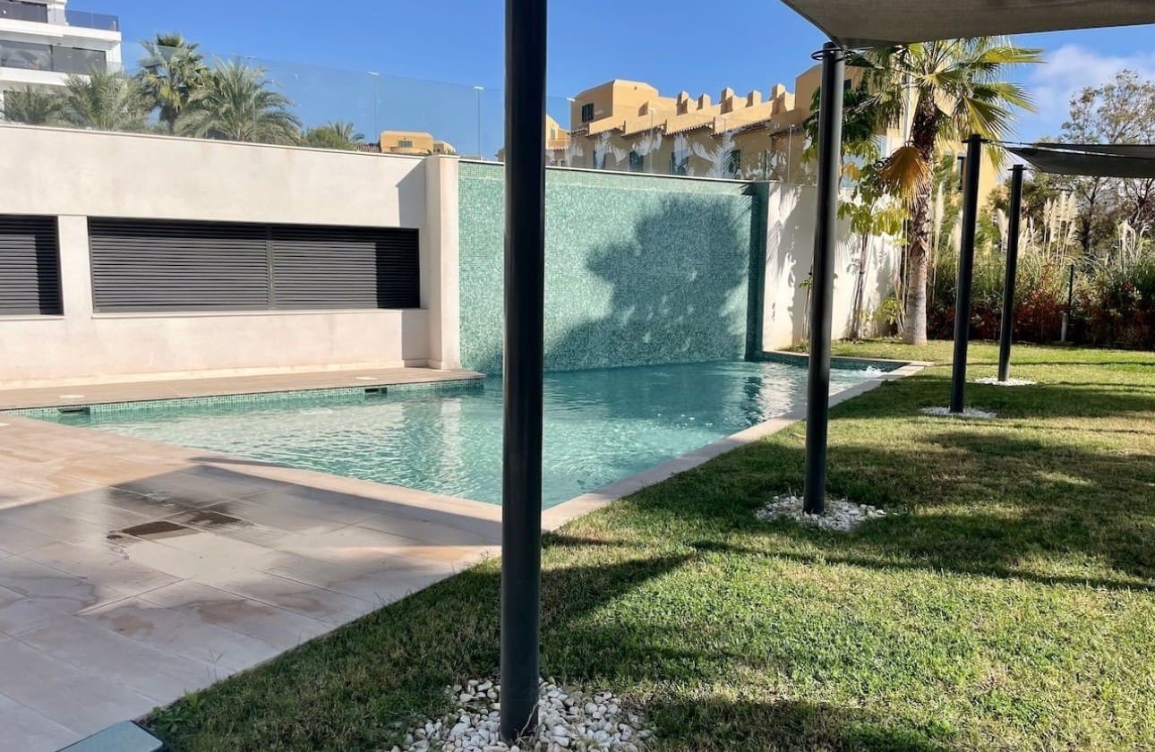 Ático de 3 habitaciones en Finestrat en venta con piscina garaje - 550.000 € (Ref: 9800965)