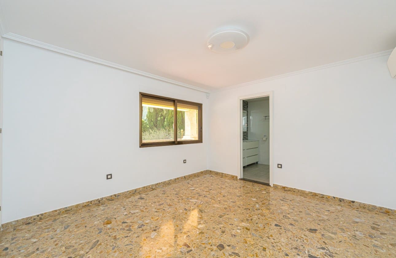 7 bedroom Villa for sale in Alfaz del Pi / L'Alfas del Pi with pool garage - € 1,049,900 (Ref: 9821840)