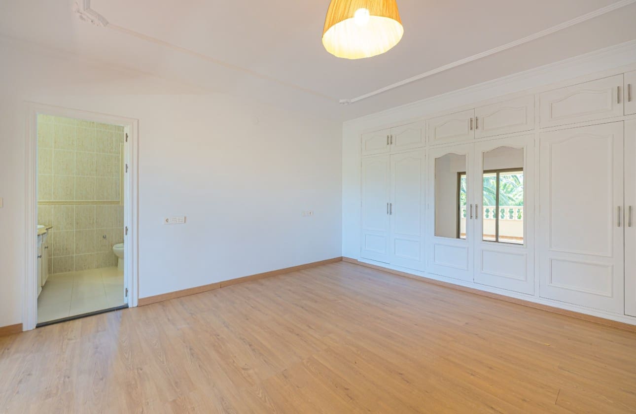 7 bedroom Villa for sale in Alfaz del Pi / L'Alfas del Pi with pool garage - € 1,049,900 (Ref: 9821840)