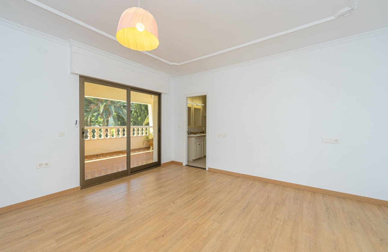 7 bedroom Villa for sale in Alfaz del Pi / L'Alfas del Pi with pool garage - € 1,049,900 (Ref: 9821840)