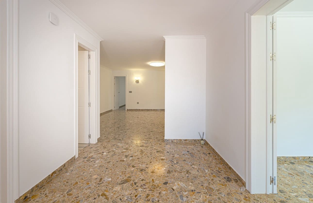 7 bedroom Villa for sale in Alfaz del Pi / L'Alfas del Pi with pool garage - € 1,049,900 (Ref: 9821840)