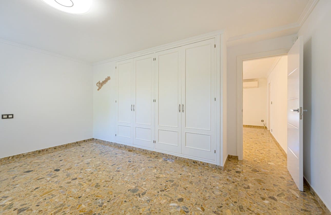 7 bedroom Villa for sale in Alfaz del Pi / L'Alfas del Pi with pool garage - € 1,049,900 (Ref: 9821840)