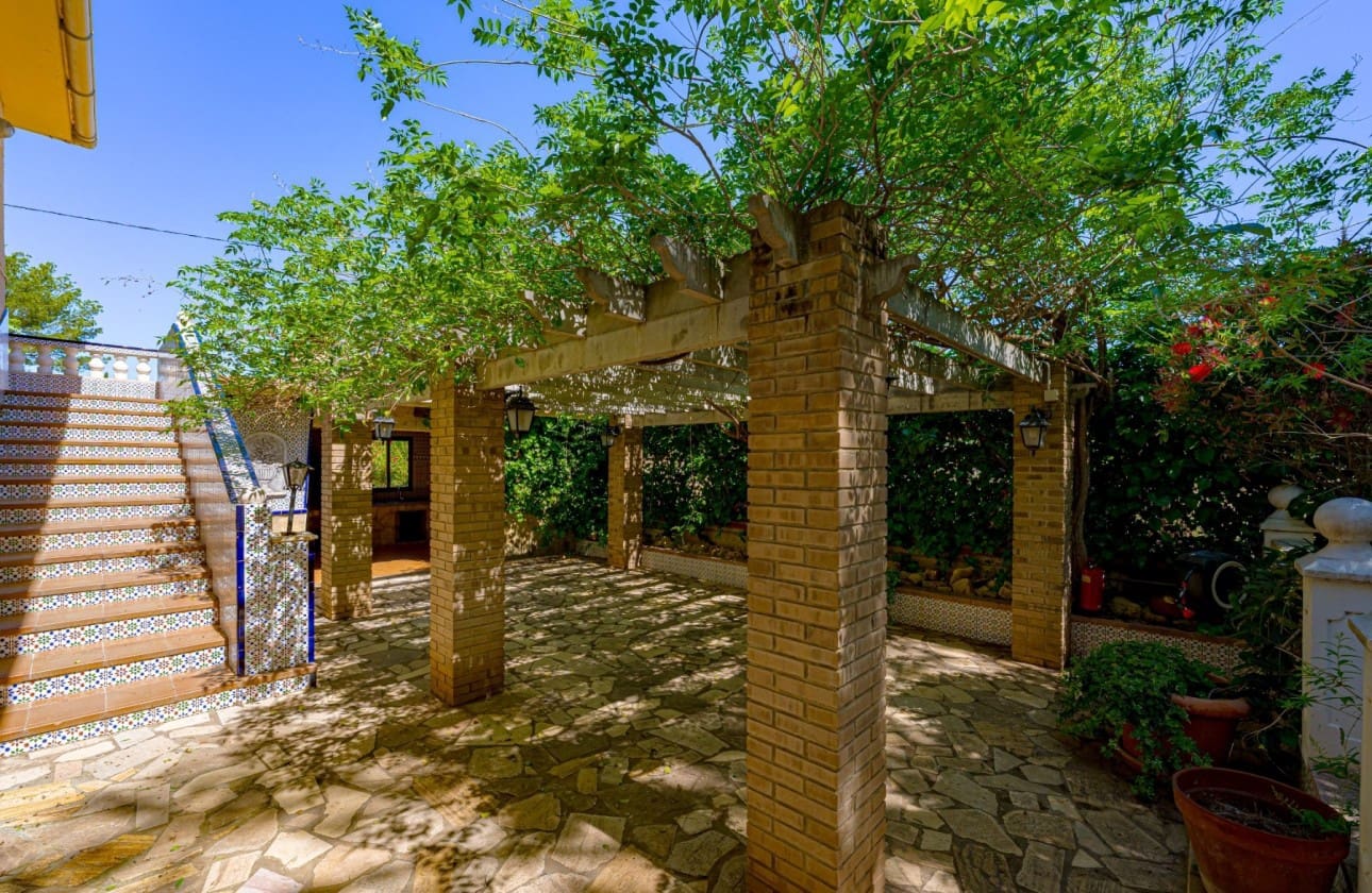 7 bedroom Villa for sale in Alfaz del Pi / L'Alfas del Pi with pool garage - € 1,049,900 (Ref: 9821840)