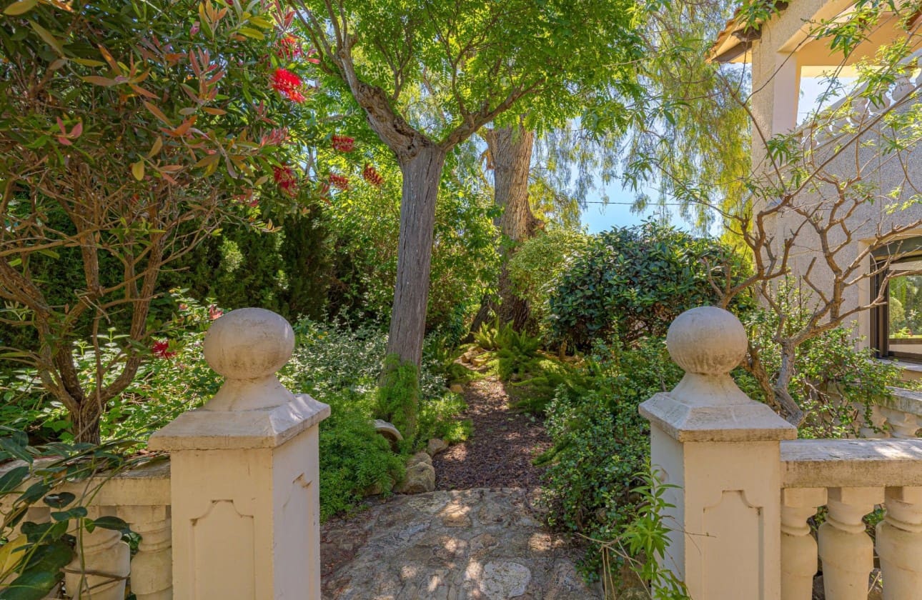 7 bedroom Villa for sale in Alfaz del Pi / L'Alfas del Pi with pool garage - € 1,049,900 (Ref: 9821840)