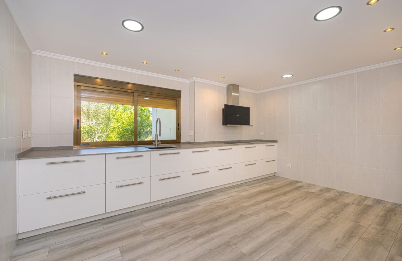 7 soveværelse Finca/Landehus til salg i Alfaz del Pi / L'Alfas del Pi med swimmingpool garage - € 1.049.900 (Ref: 9821841)