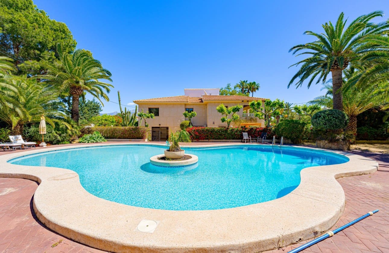 7 soveværelse Finca/Landehus til salg i Alfaz del Pi / L'Alfas del Pi med swimmingpool garage - € 1.049.900 (Ref: 9821841)