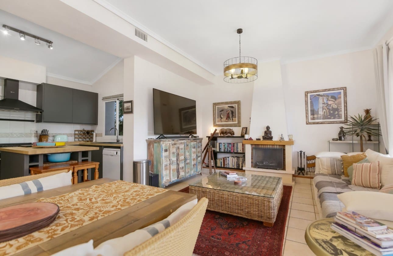 3 sypialnia Willa na sprzedaż w Altea z basenem garażem - 620 000 € (Ref: 9895642)
