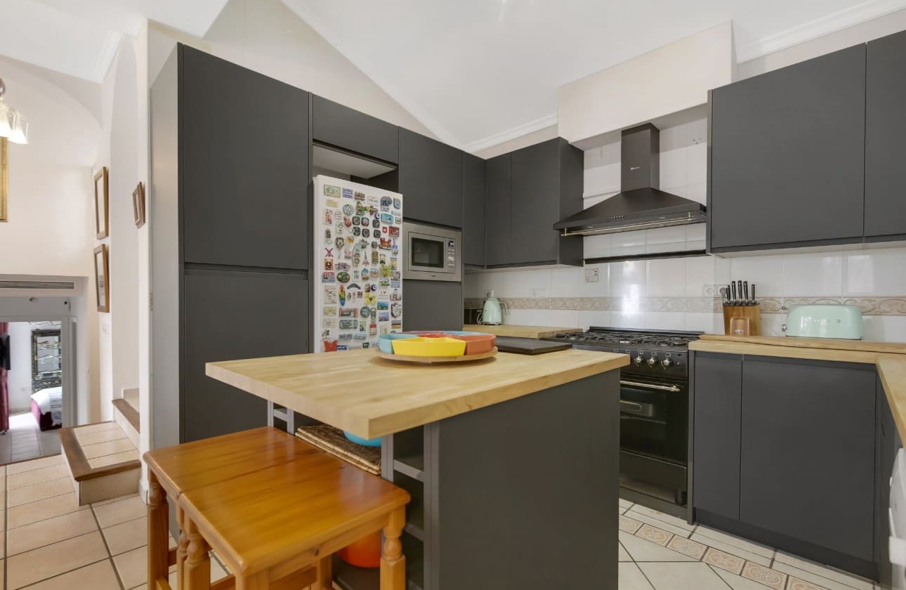 3 sypialnia Willa na sprzedaż w Altea z basenem garażem - 620 000 € (Ref: 9895642)