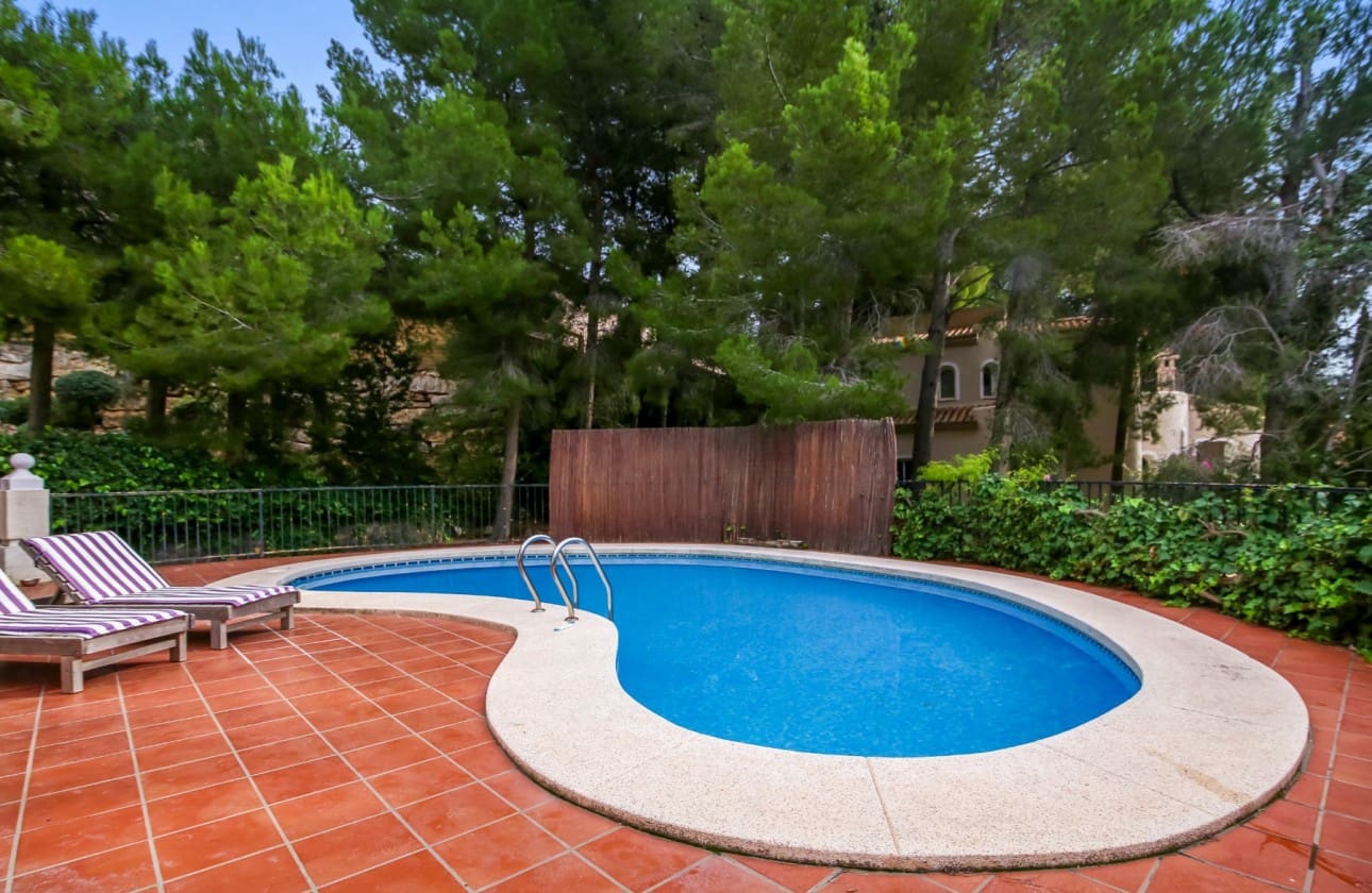 3 sypialnia Willa na sprzedaż w Altea z basenem garażem - 620 000 € (Ref: 9895642)
