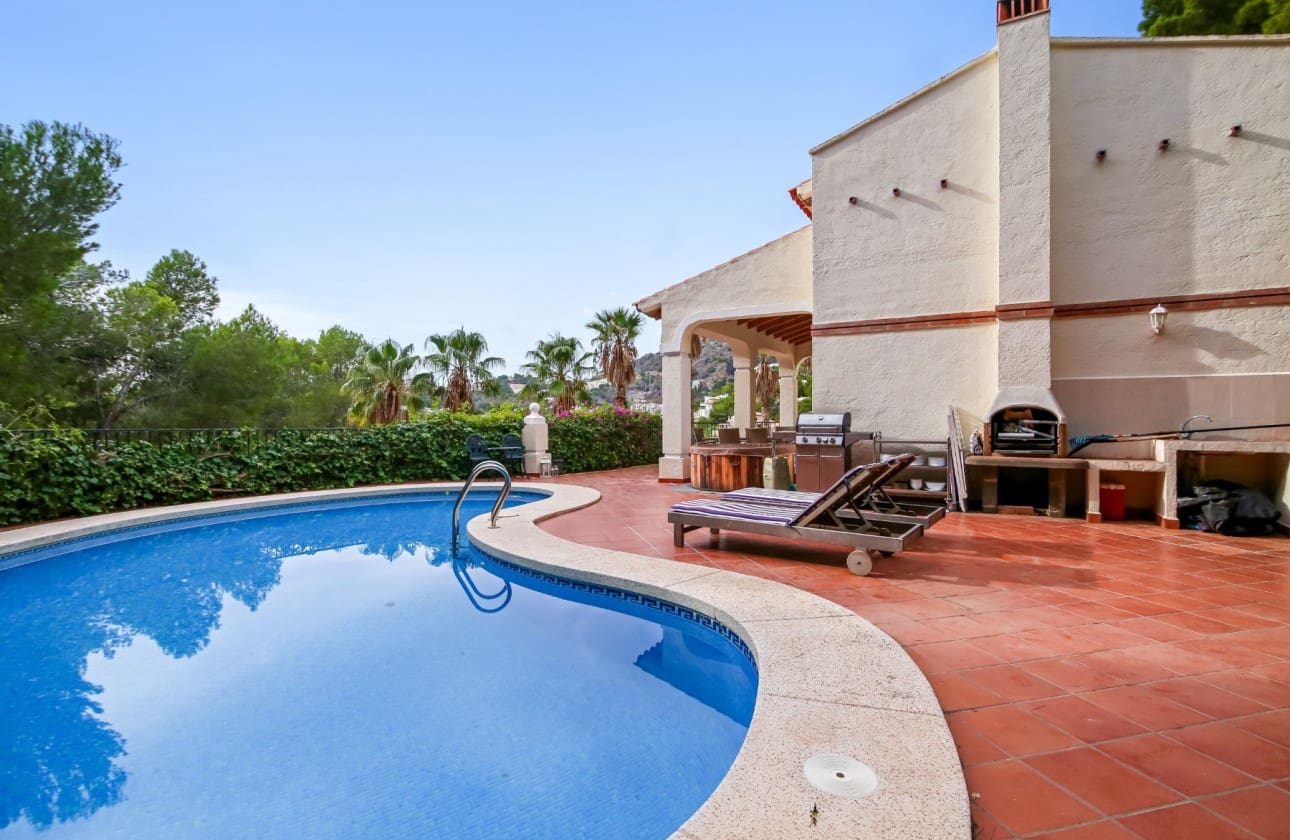 3 sypialnia Willa na sprzedaż w Altea z basenem garażem - 620 000 € (Ref: 9895642)
