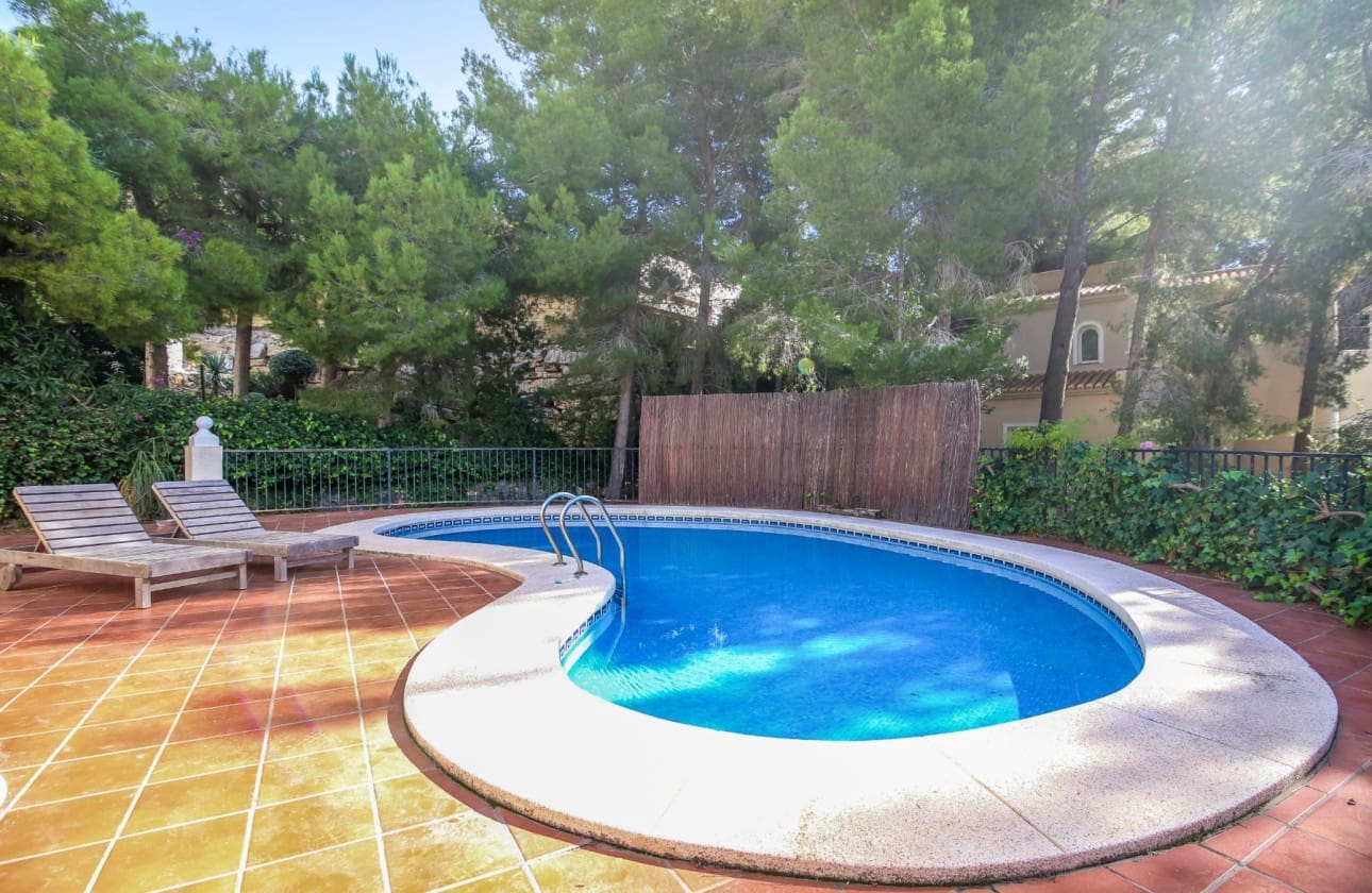 3 sypialnia Willa na sprzedaż w Altea z basenem garażem - 620 000 € (Ref: 9895642)