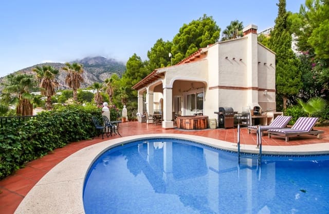 3 sovrum Villa till salu i Altea med pool garage - 620 000 € (Ref: 9895642)