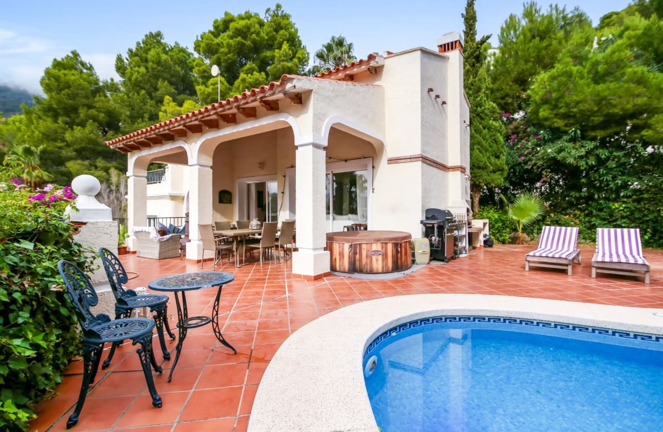 3 sypialnia Willa na sprzedaż w Altea z basenem garażem - 620 000 € (Ref: 9895642)