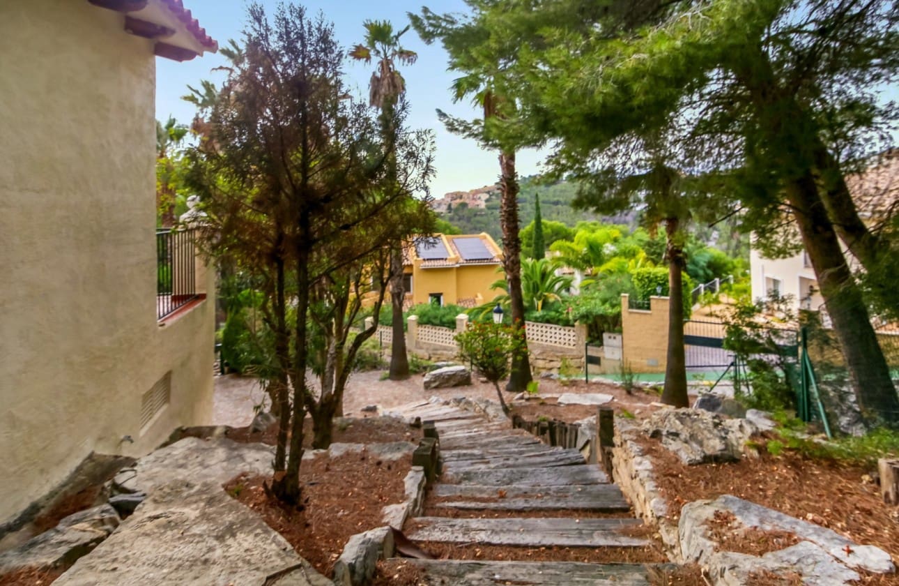 3 sypialnia Willa na sprzedaż w Altea z basenem garażem - 620 000 € (Ref: 9895642)