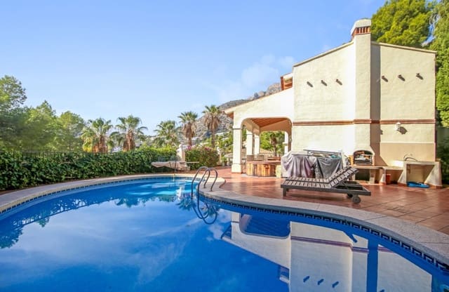 3 Zimmer Villa zu verkaufen in Altea mit Pool Garage - 620.000 € (Ref: 9895642)