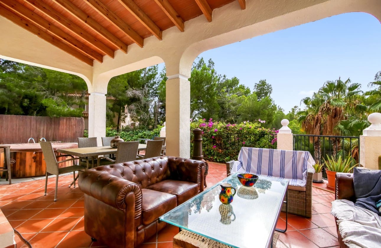 3 sypialnia Willa na sprzedaż w Altea z basenem garażem - 620 000 € (Ref: 9895642)